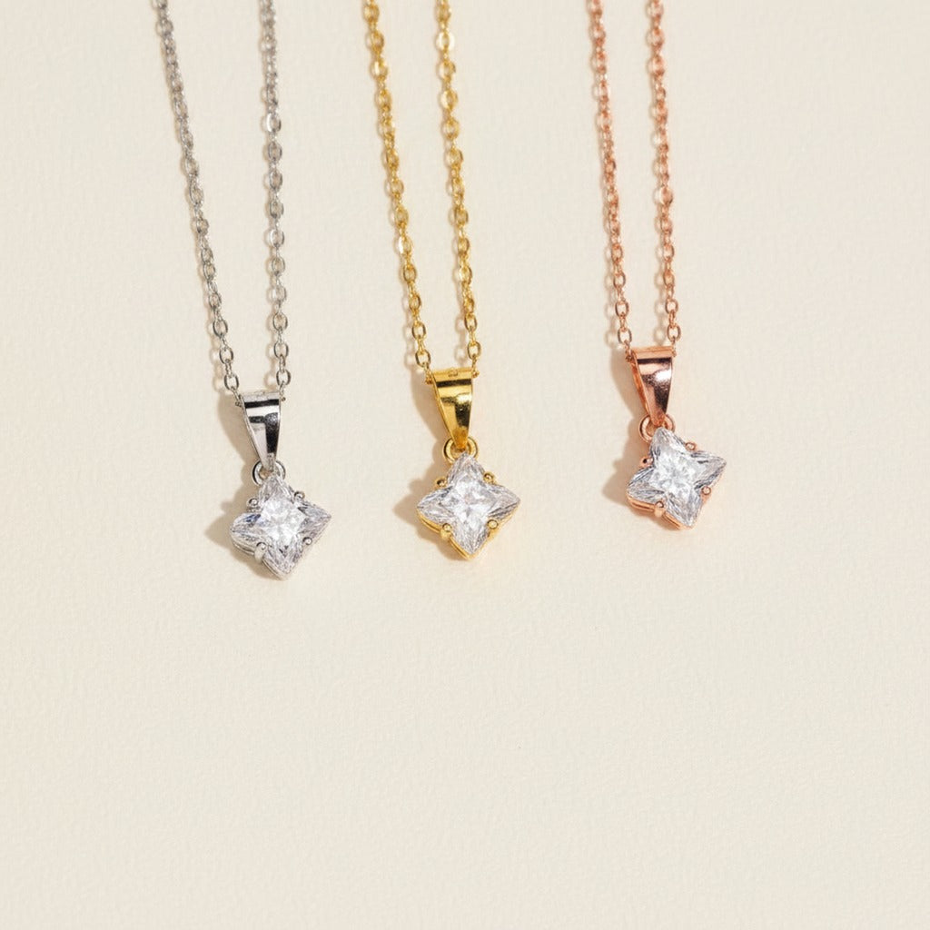 Clover Moissanite Clavicle Necklace